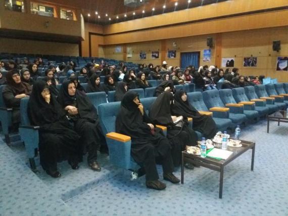 تجلیل ورزشکاران از همسر شهید مدافع حرم در همدان 