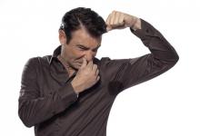 تعریق,عرق بدن,طب سنتی,کاهش تعریق بدن,shabnamha.ir,شبنم همدان,afkl ih,شبنم ها; 