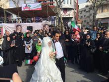 شرکت در راهپیمایی با لباس عروسی+عکس